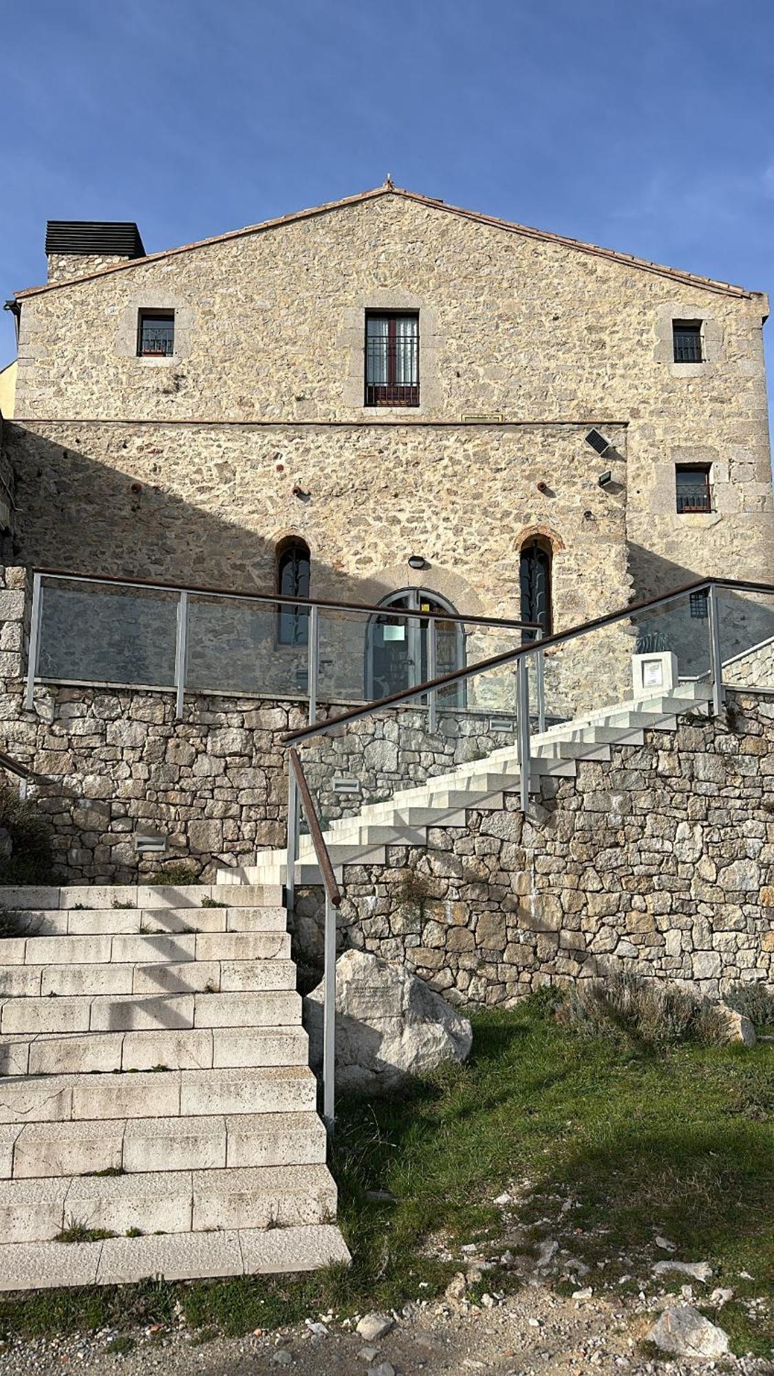 Santuari Mare De Deu Del Mont Restaurant-Hostatgeria Hotel Beuda Exterior photo